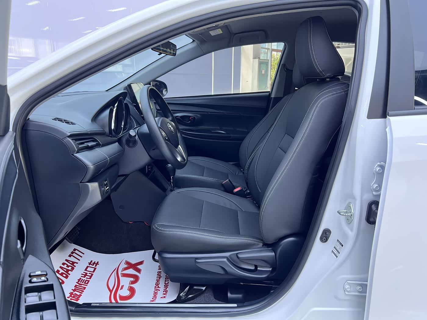 Toyota YARiS L Zhi Xuan 1.5 л 2022 г. Белый, пробег 15000 км