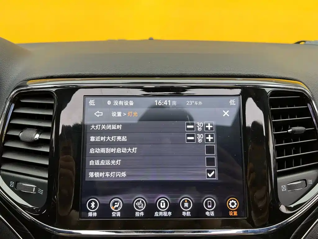 Jeep Grand Cherokee (Import) — миниатюра 26