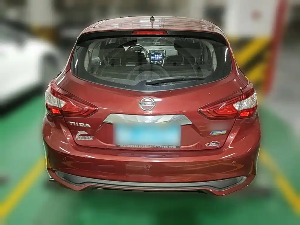 Nissan Tiida — миниатюра 8