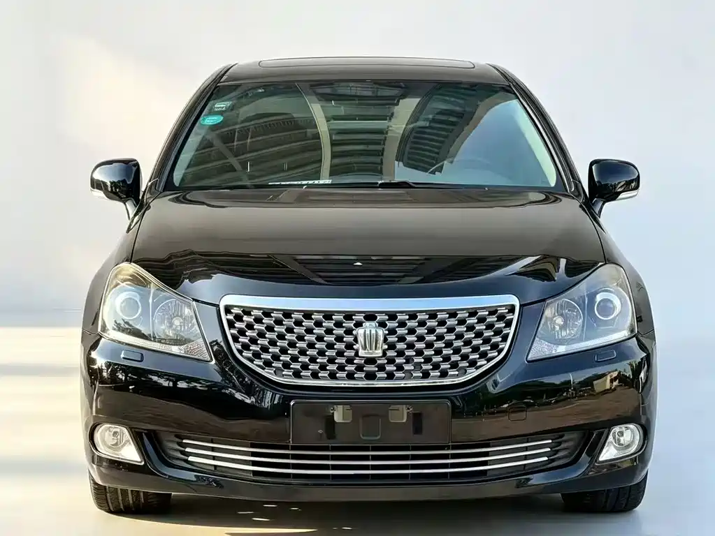 Toyota Crown — миниатюра 2