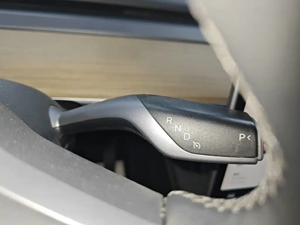 Tesla Model Y — миниатюра 14