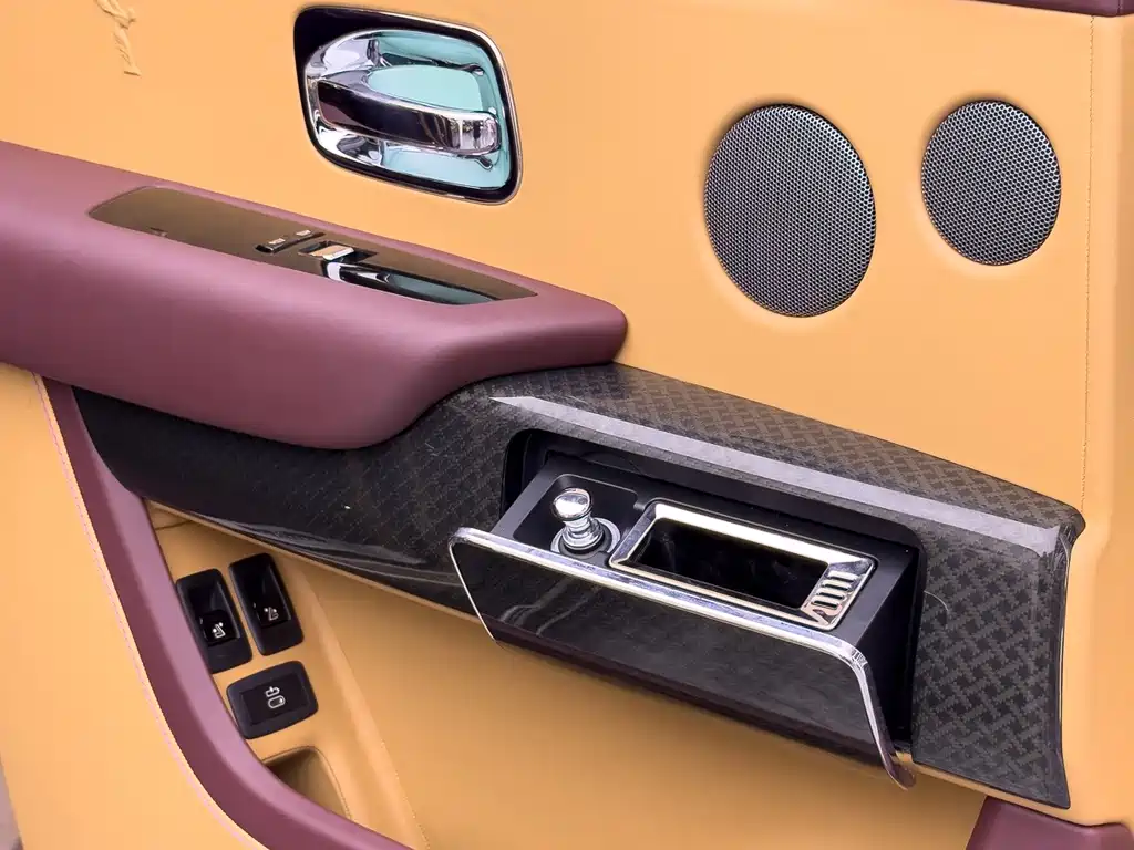 Rolls-Royce Cullinan — миниатюра 30