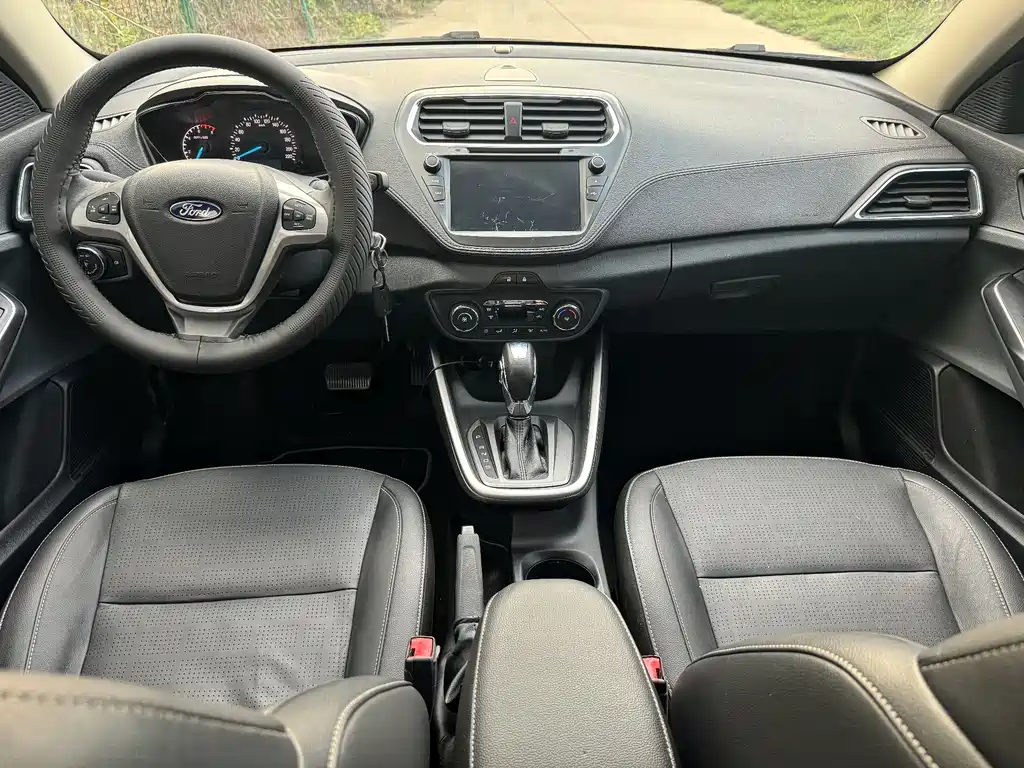 Ford Escort 2017 1.5L AT Fashion