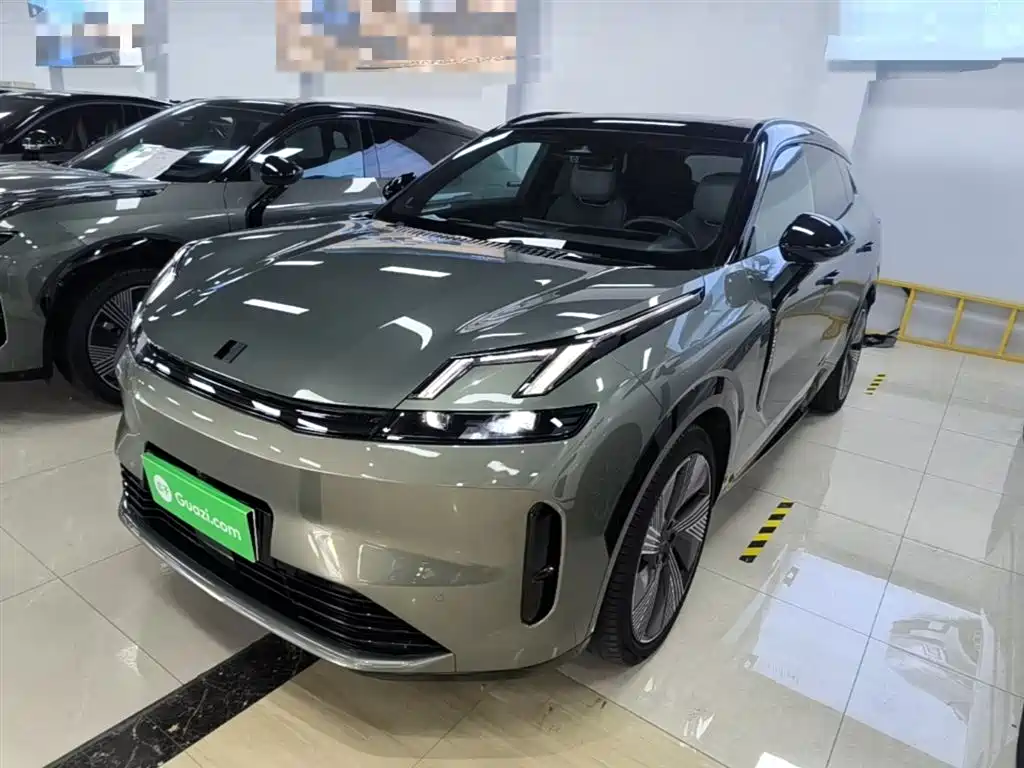 Lynk & Co 08 EM-P 2023