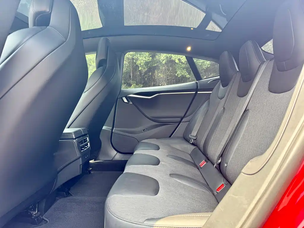 Tesla Model S — миниатюра 8