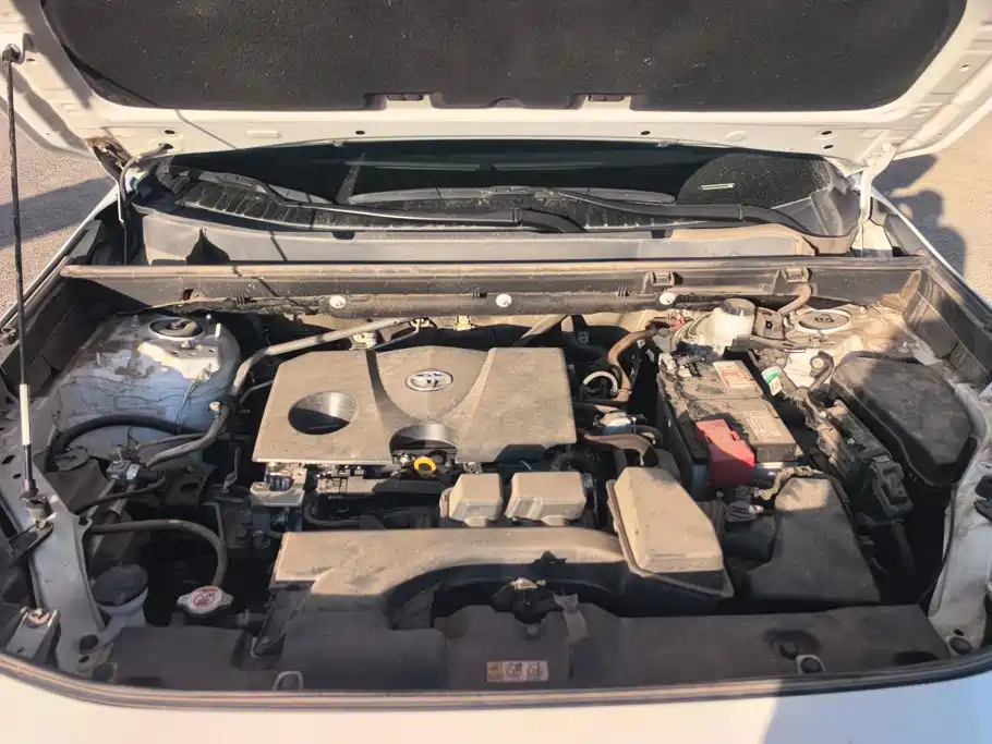 Toyota RAV4 — миниатюра 10