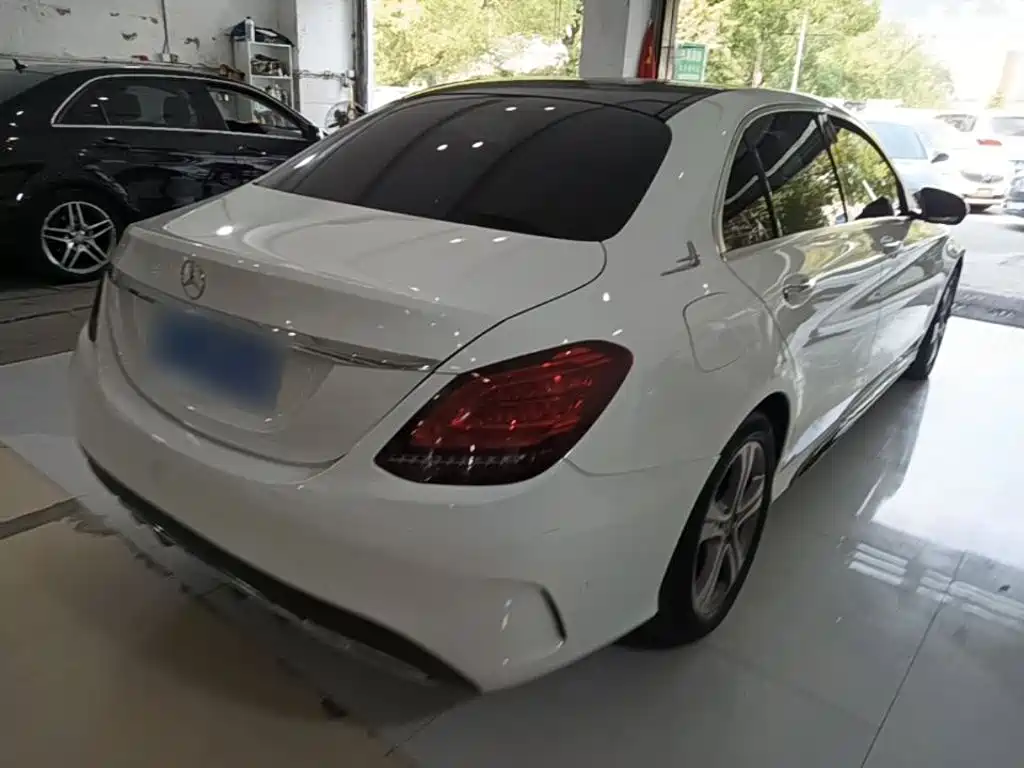 Mercedes-Benz C-Class — миниатюра 7