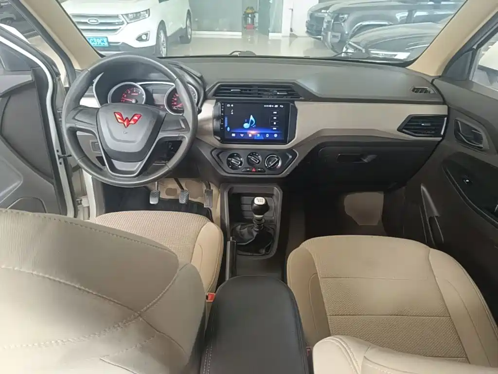 Wuling Hongguang — миниатюра 10