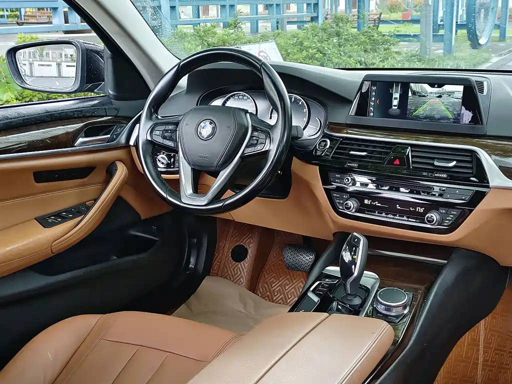BMW 5 Series — миниатюра 9