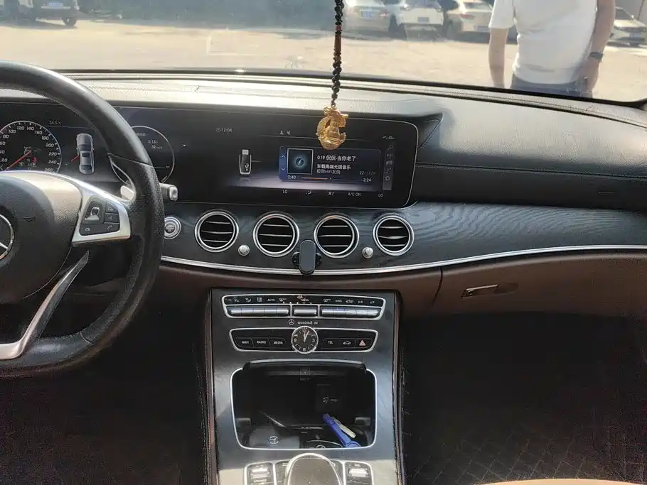 Mercedes-Benz E-Class — миниатюра 13