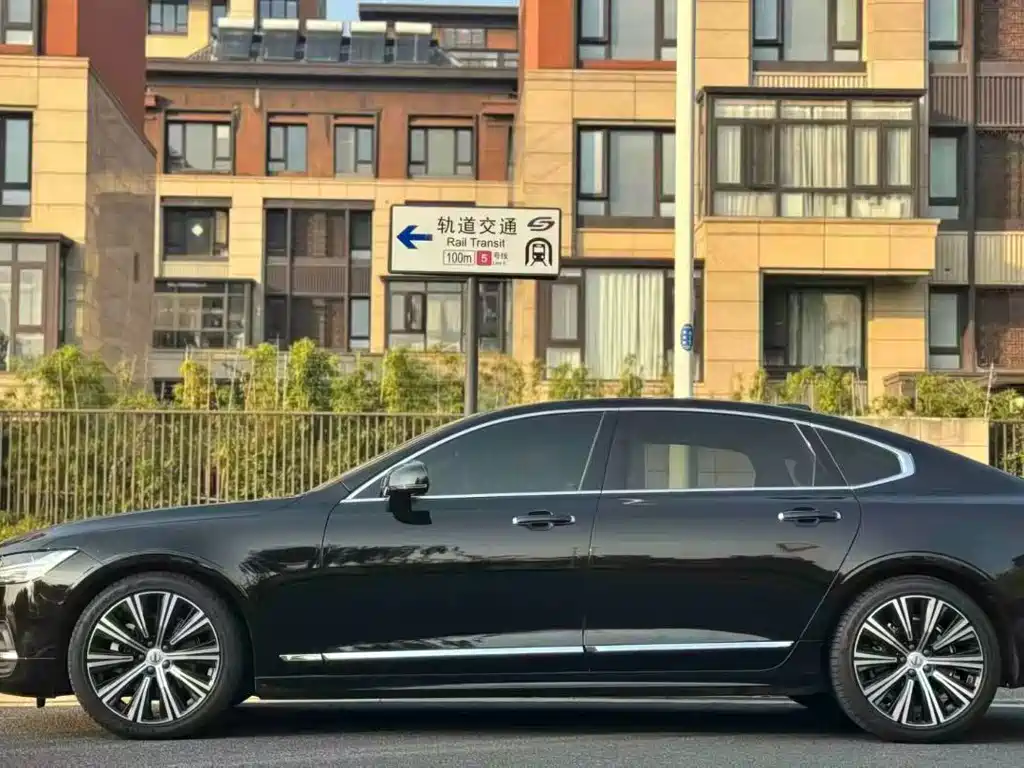 VOLVO S90
