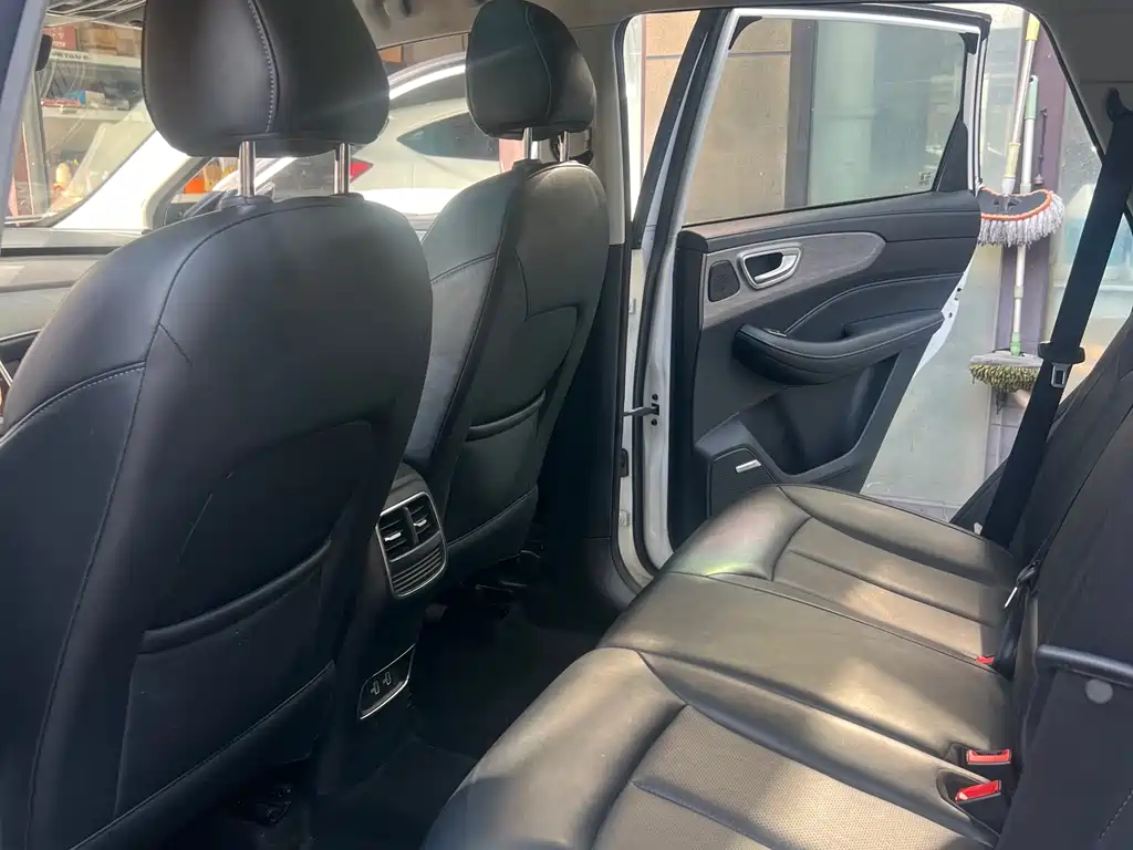 Roewe RX5 - фото 12