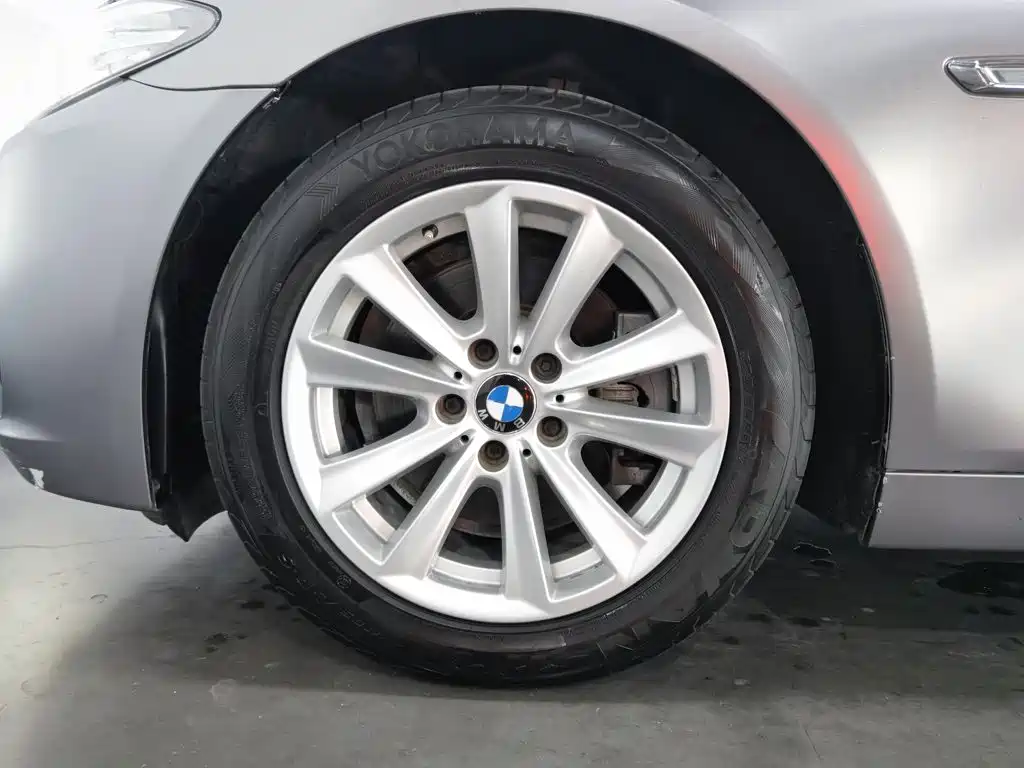 BMW 5 Series — миниатюра 17