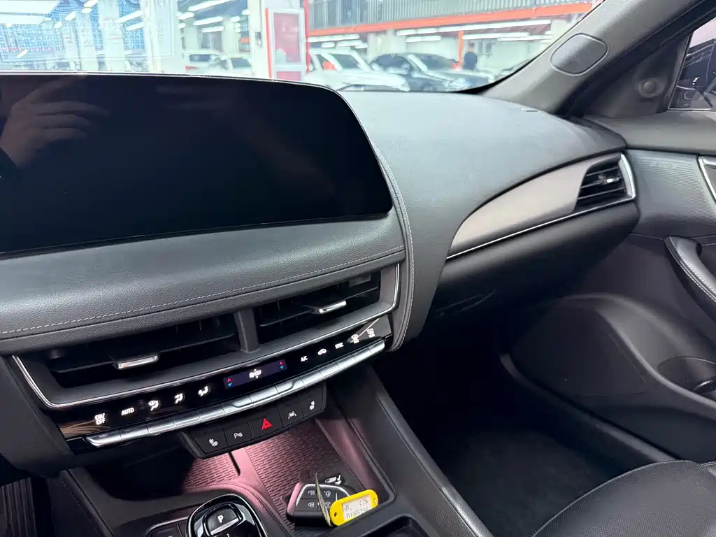 Cadillac CT5 — миниатюра 6