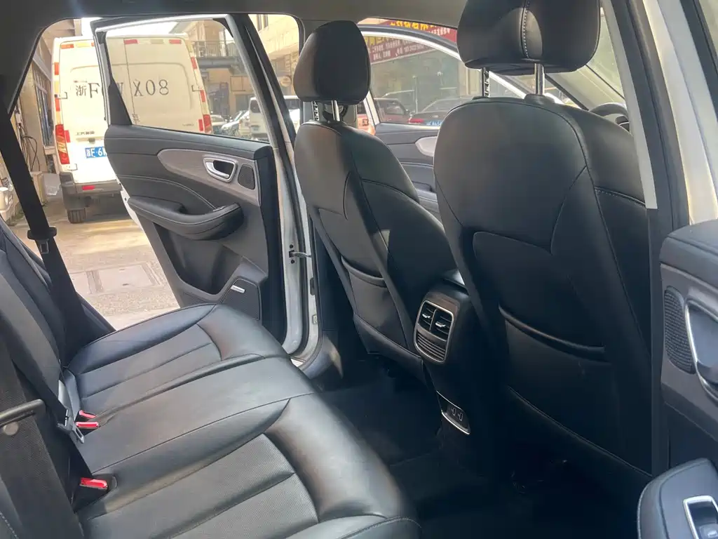 Roewe RX5 - фото 10