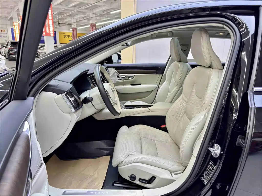 Volvo S90 2022 B5 Luxury