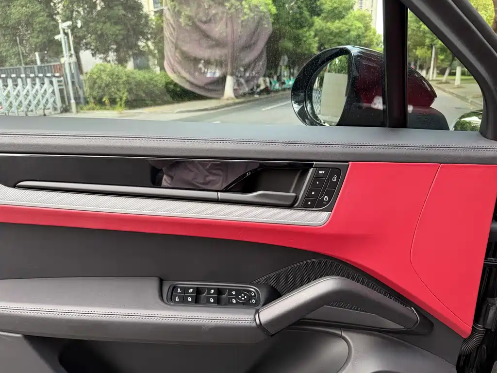 Porsche Cayenne — миниатюра 14
