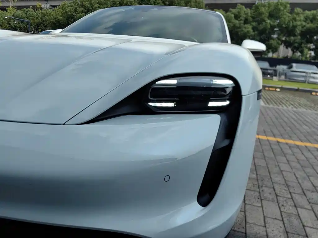 Porsche Taycan — миниатюра 16