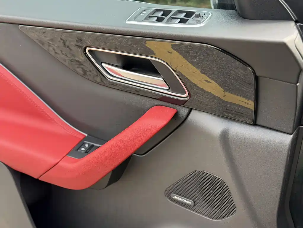 Jaguar F-PACE — миниатюра 12