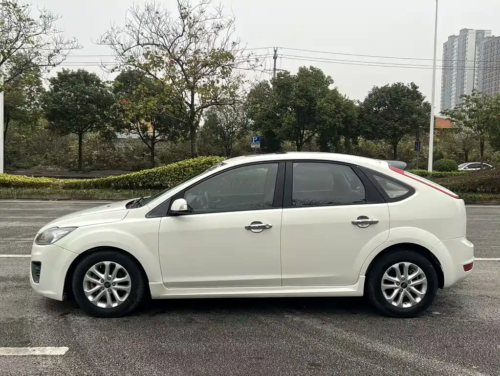 Ford Focus 2012 1.8L AT
