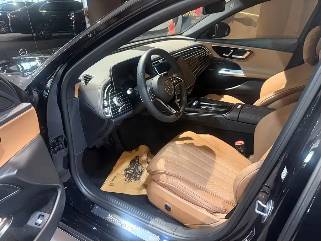 Mercedes-Benz E-Class — миниатюра 3