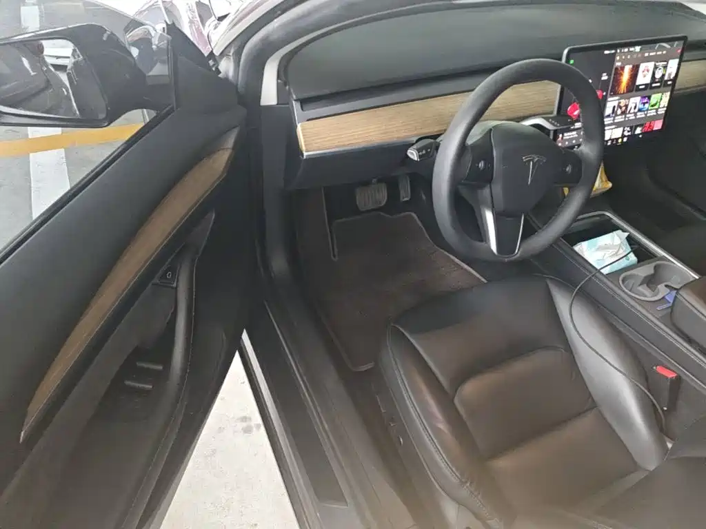 Tesla Model 3 — миниатюра 16