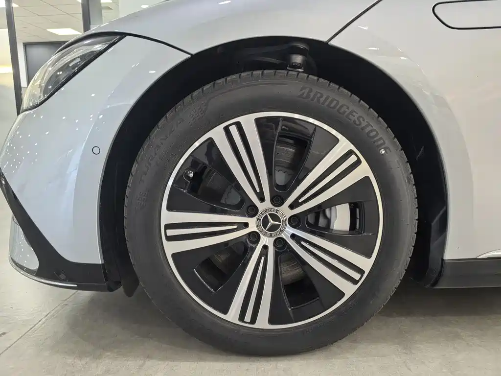 Mercedes-Benz EQE 2025 500 4MATIC Luxury