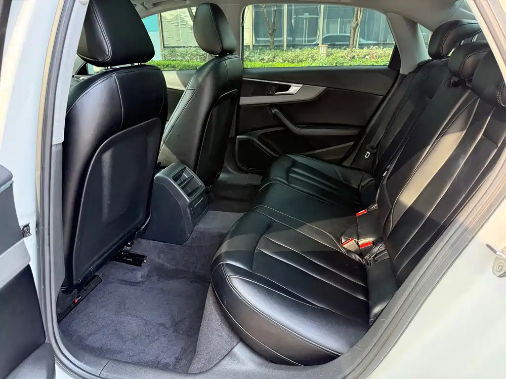 Audi A4L — миниатюра 8