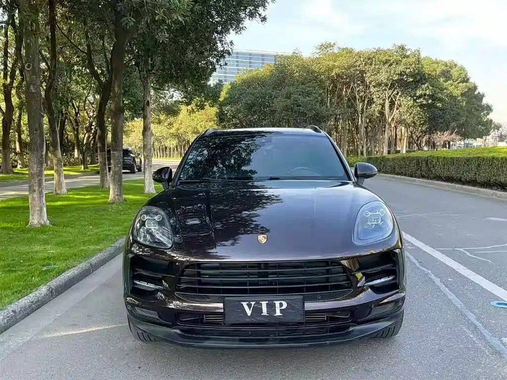 PORSCHE MACAN
