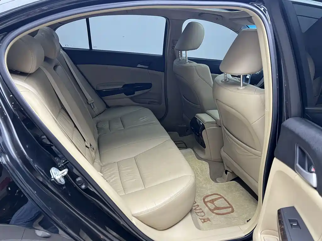 Honda Accord — миниатюра 12