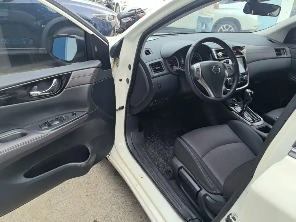 Nissan Tiida — миниатюра 16