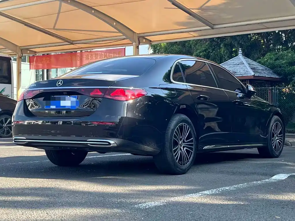 Mercedes-Benz E-Class — миниатюра 2