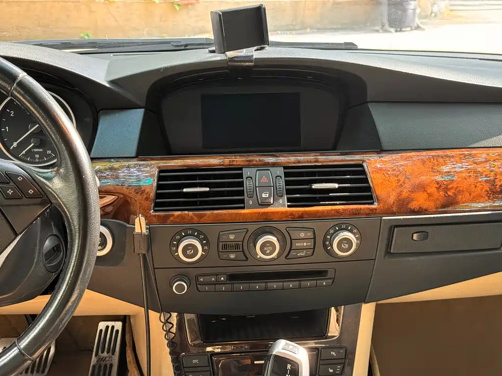 BMW 5 Series — миниатюра 14