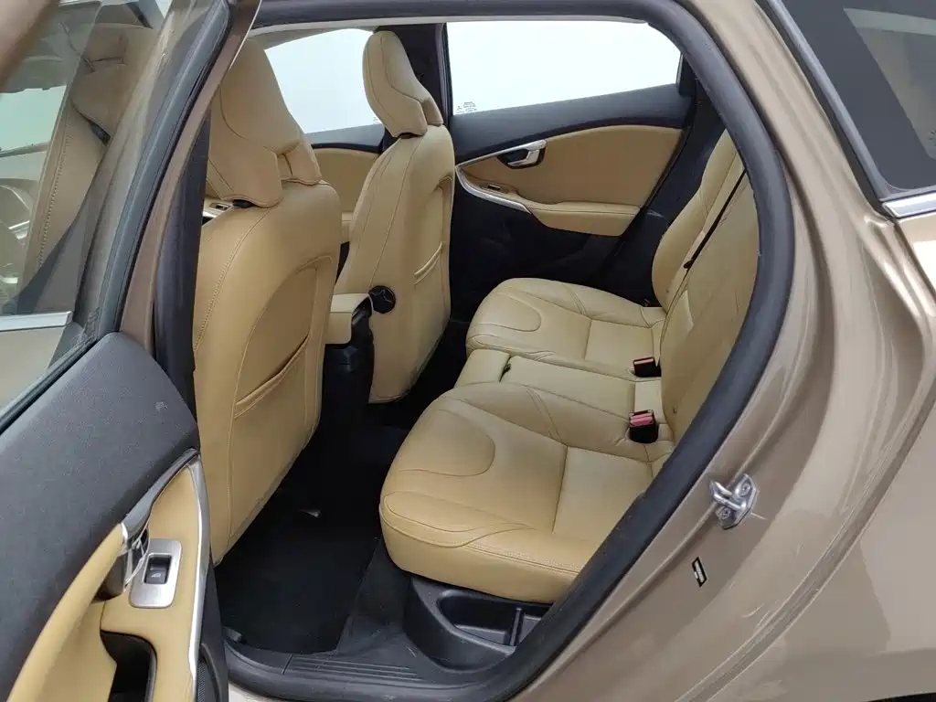 Volvo V40 — миниатюра 15