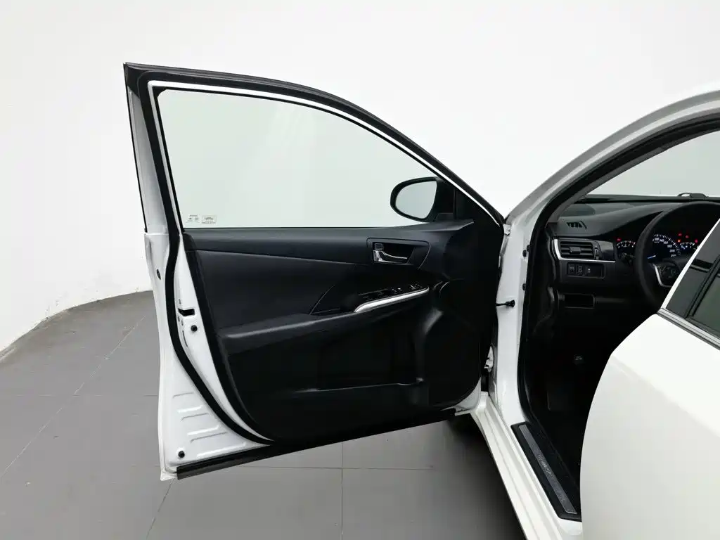 Toyota Camry — миниатюра 8