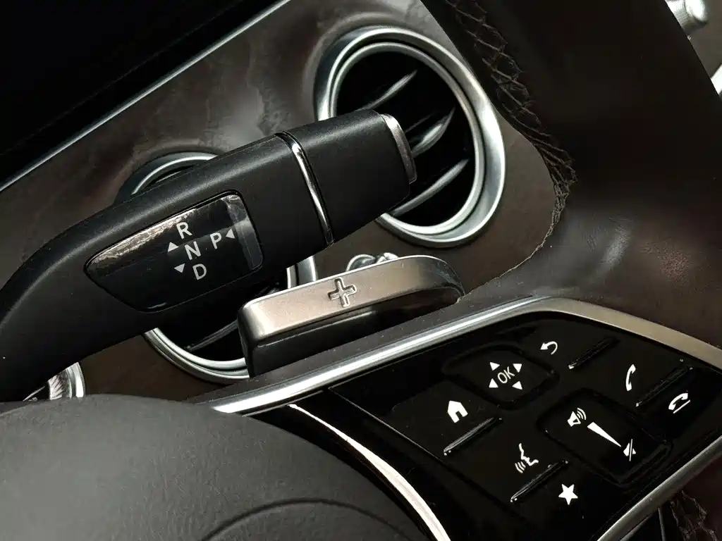 Mercedes-Benz E-Class — миниатюра 9
