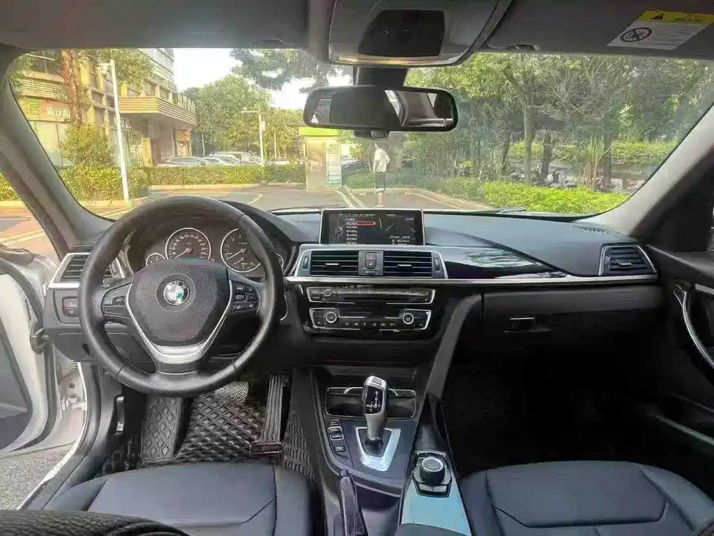 BMW 3 Series — миниатюра 3