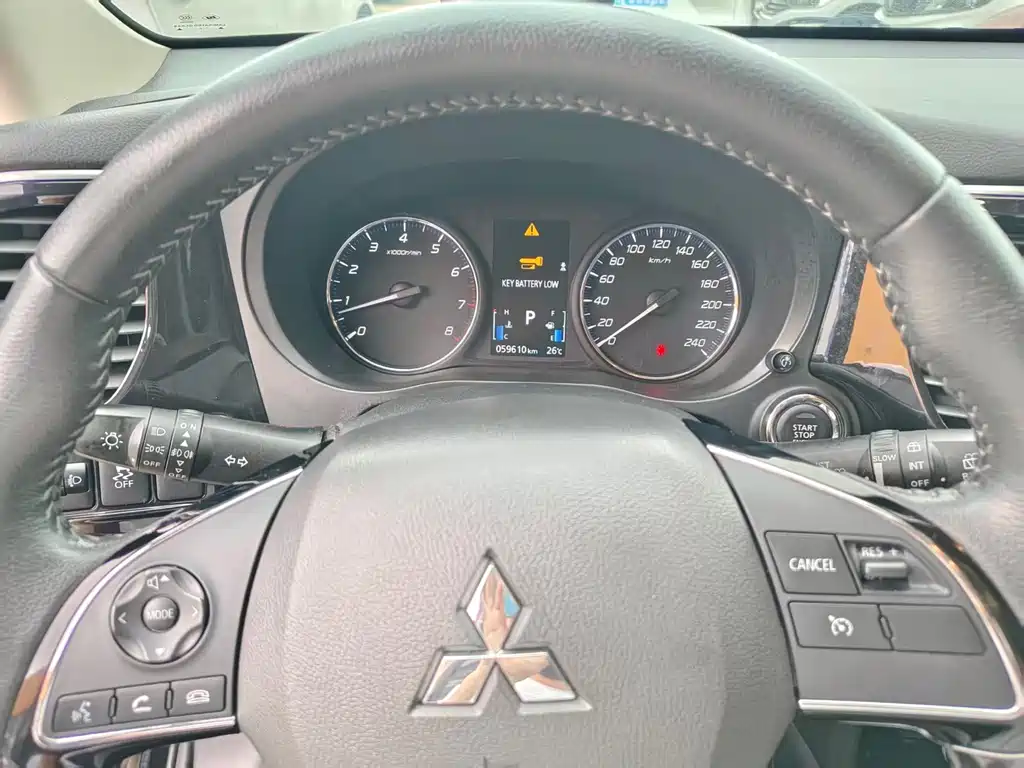 MITSUBISHI OUTLANDER