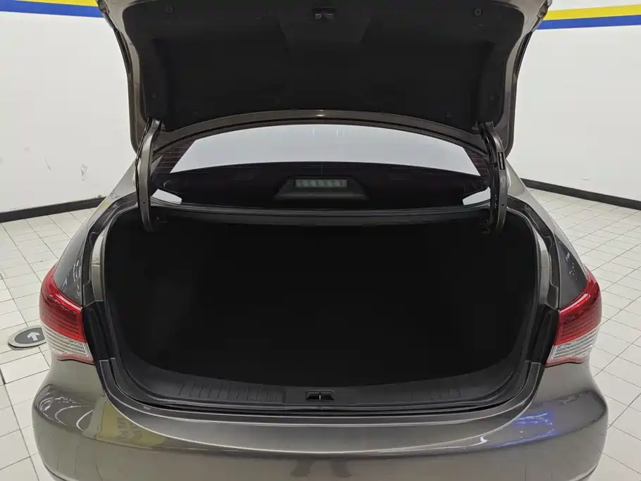Nissan Sylphy — миниатюра 4