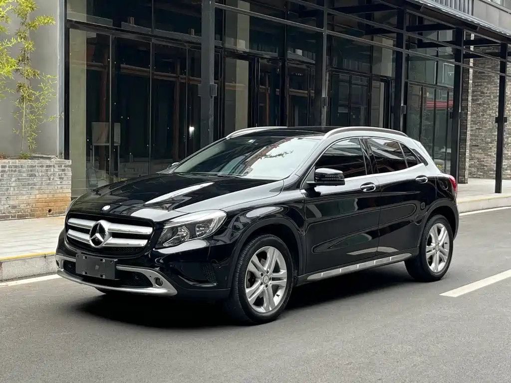 MERCEDES-BENZ  GLA