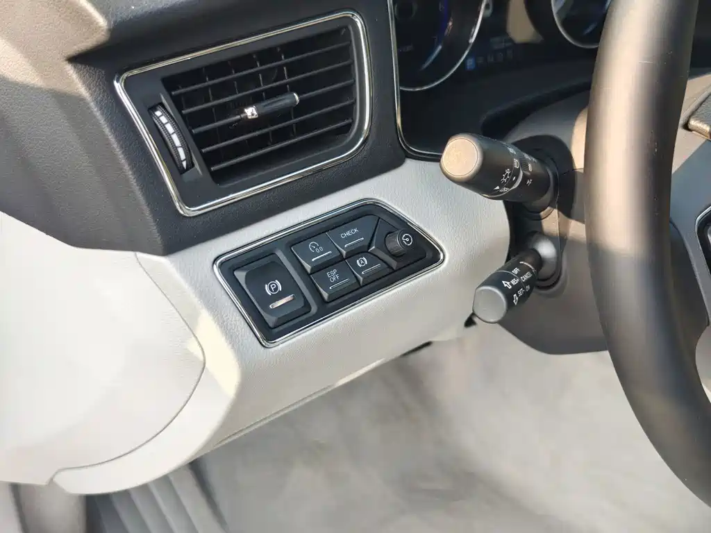 Hongqi Hongqi H7 — миниатюра 17