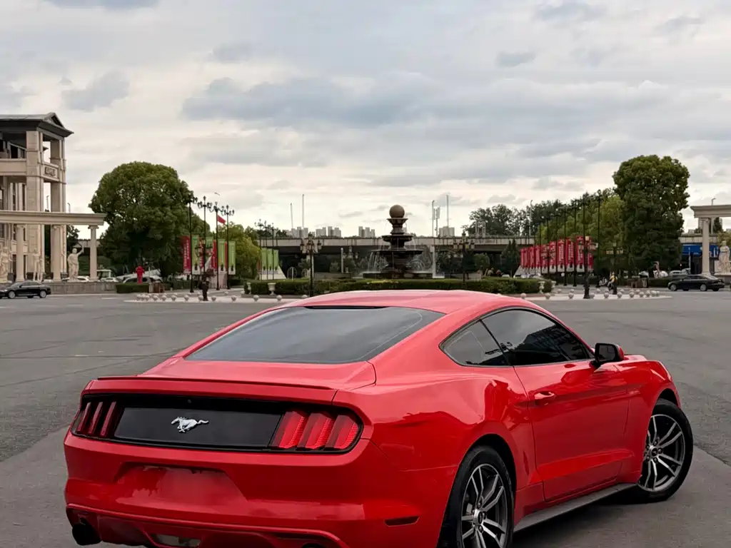 Ford Mustang — миниатюра 2