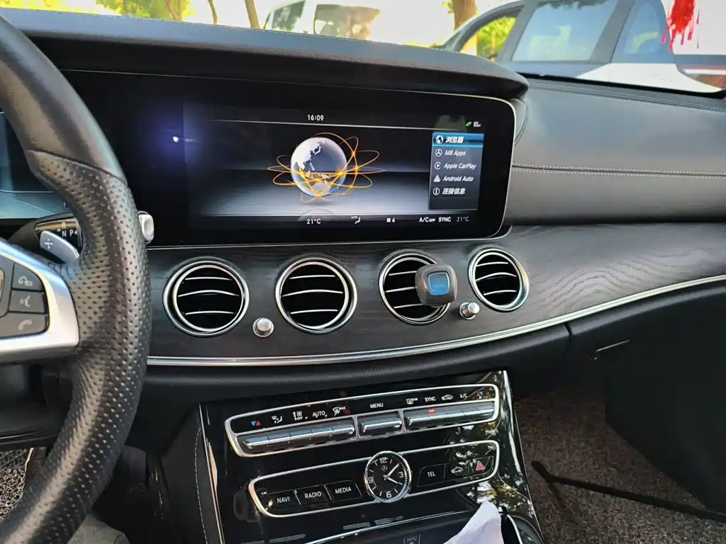 Mercedes-Benz E-Class — миниатюра 9