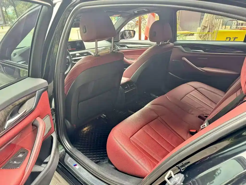 BMW 5 Series — миниатюра 5