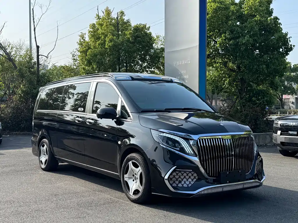 Mercedes-Benz Vito 2023 2.0T 7 мест