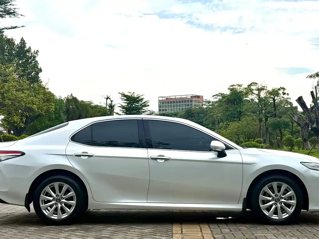 Toyota Camry — миниатюра 22
