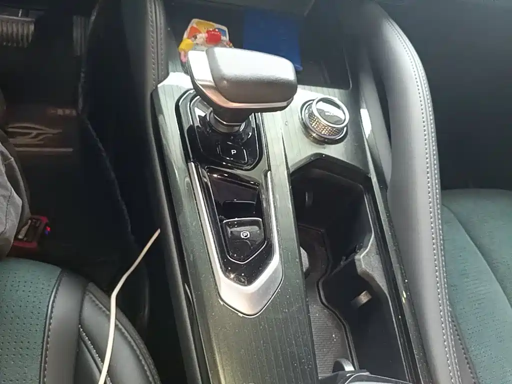 Geely Xingyue L — миниатюра 14
