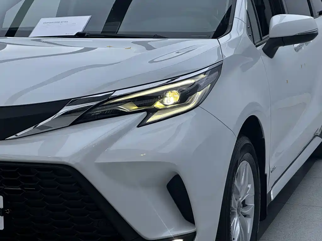 Toyota Granvia — миниатюра 6