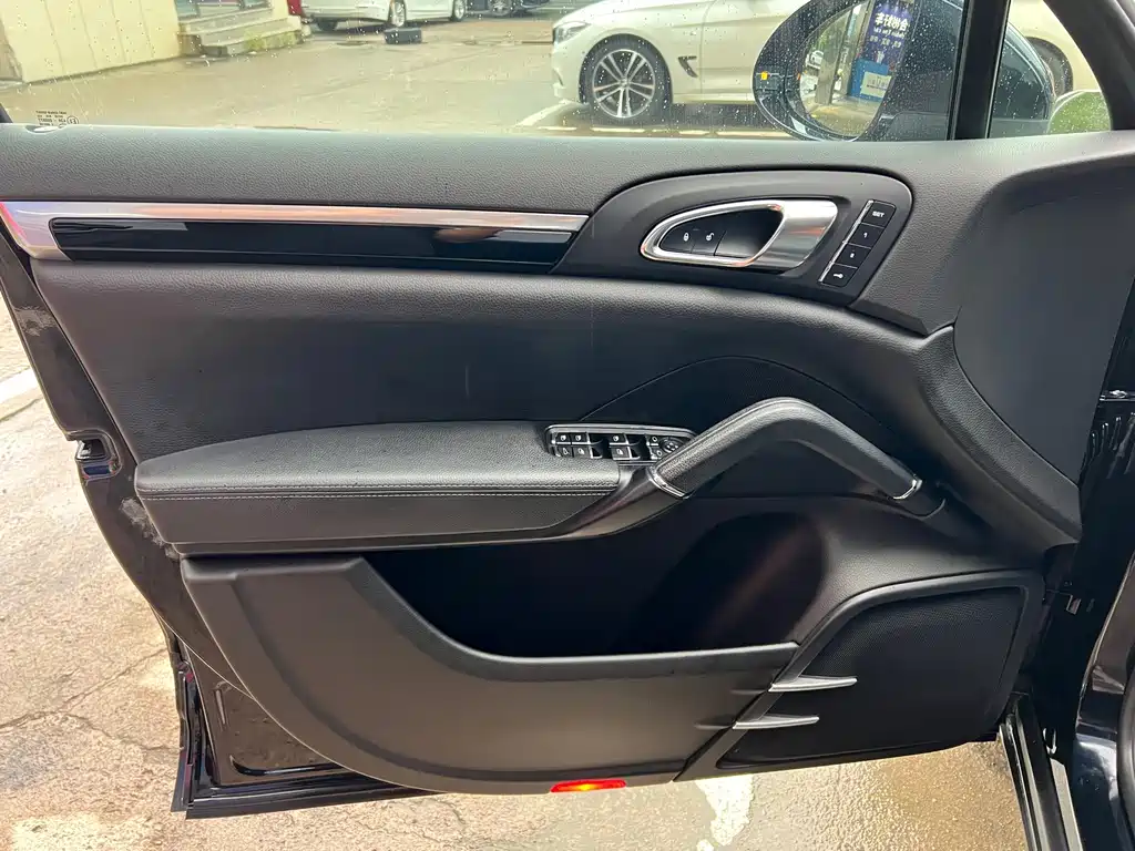 Porsche Cayenne — миниатюра 19