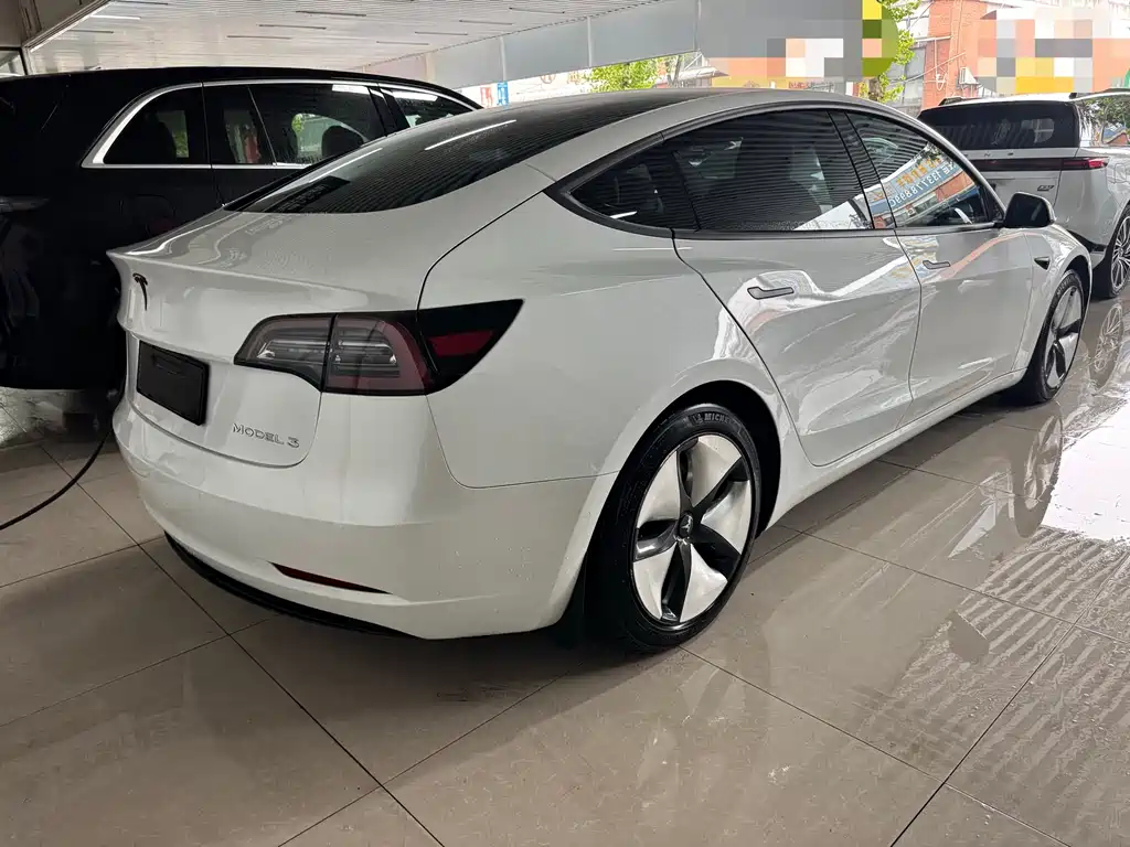 Tesla Model 3 — миниатюра 10